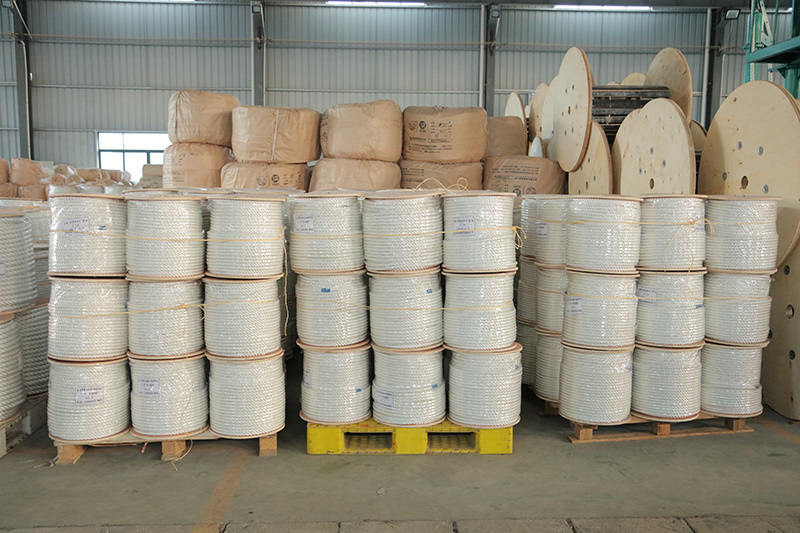 China Factory Wholesale 3/8/12 Strand Polypropylene Rope for Fishing and Mooring